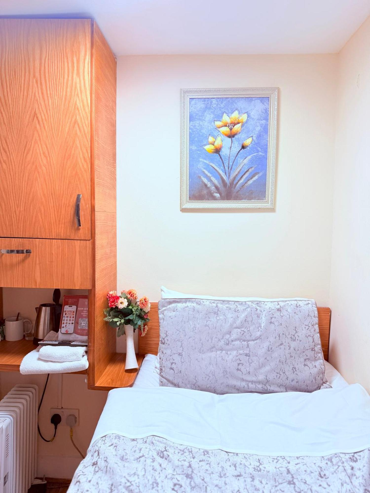 Budget Single Room,1655272378:JPEG